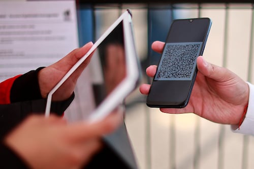 ¿Necesita su certificado de vacunación? Así puede descargarlo en línea en pocos minutos