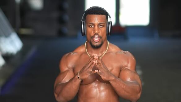 Ashton Hall su estado físico.