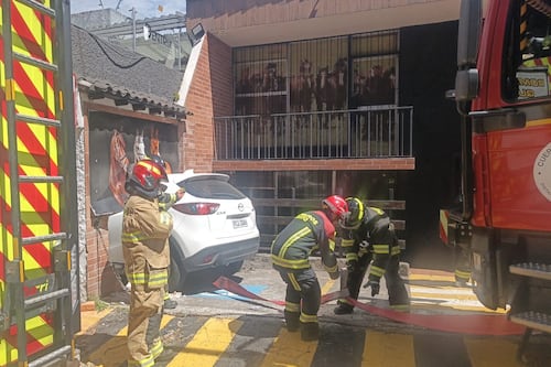 Auto perdió los frenos y se estrelló contra consultorio dental en Quito