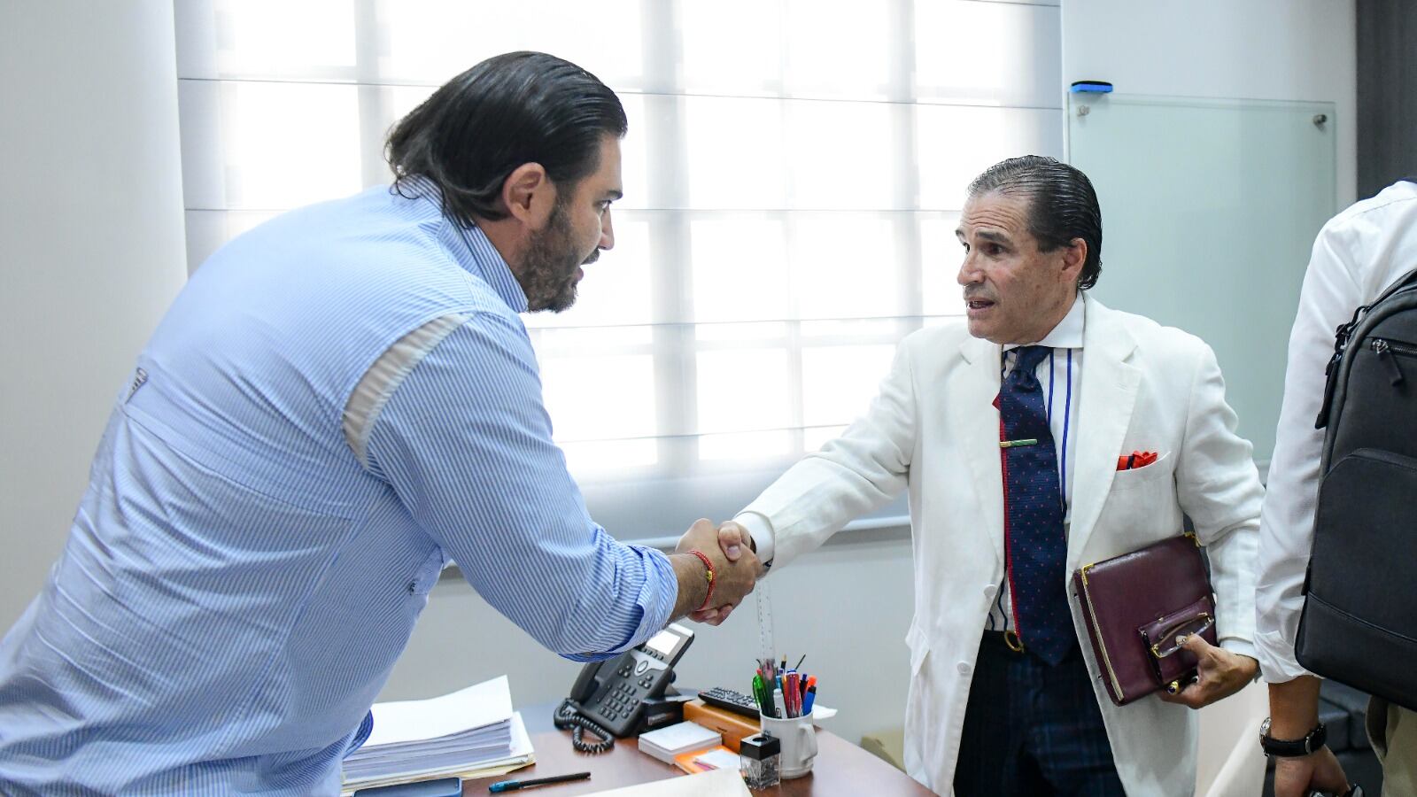 Leonardo Reshuan, director administrativo del Municipio de Guayaquil, se reunió con la Comisión de Transición.