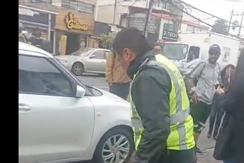 Video capta pelea entre agente de tránsito y guardia de seguridad en Quito