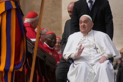 Papa Francisco sorprende con su presencia en Domingo de Ramos en el Vaticano