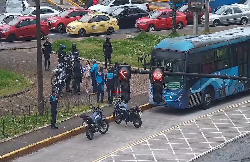Frustran robo en una unidad de la Ecovía en en el norte de Quito