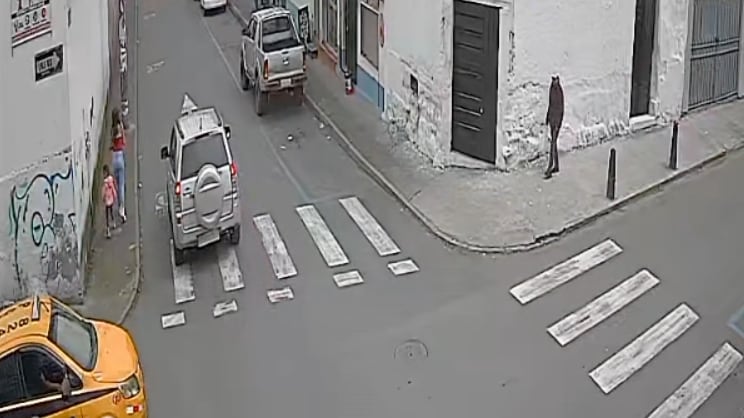 Acusan a capitán de Policía y otros hombres por acoso y tentativa de asesinato contra una joven en Cayambe