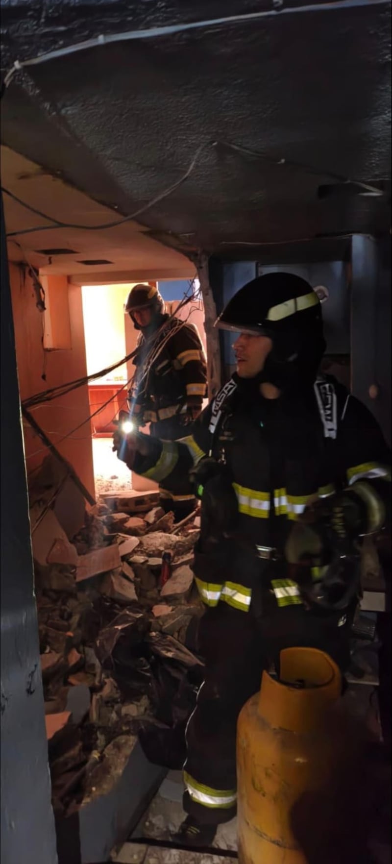 Explosión por fuga de gas deja heridos y daños materiales en el norte de Quito