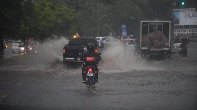 Las condiciones lluviosas permanecerán en gran parte del territorio nacional. Foto: Insivumeh.