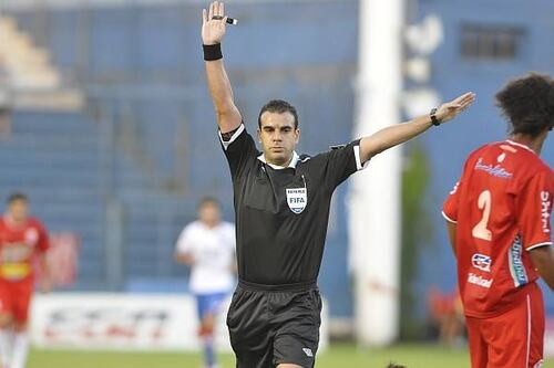 Escándalo en Uruguay: árbitro terminó el partido, se dio cuenta que faltaban cinco minutos e hizo regresar a los jugadores del camarín