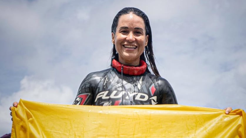 La ecuatoriana Ericka Carrera, pionera en apnea deportiva en el país