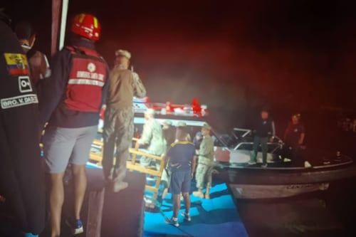 Una persona falleció y 24 resultaron heridas tras naufragio de embarcación en Galápagos
