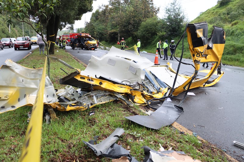 Accidente de tránsito de transporte escolar,  en el sector del Troje