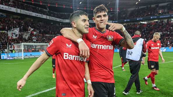 Piero Hincapié y Exequiel Palacios con el Bayer Leverkusen