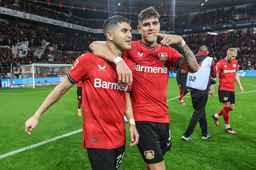 Mientras el Manchester United se humilla, el Leverkusen de Hincapié buscan el título, ¿es favorito?