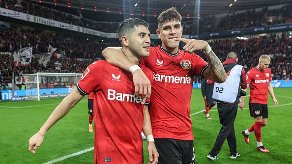 Piero Hincapié y Exequiel Palacios con el Bayer Leverkusen