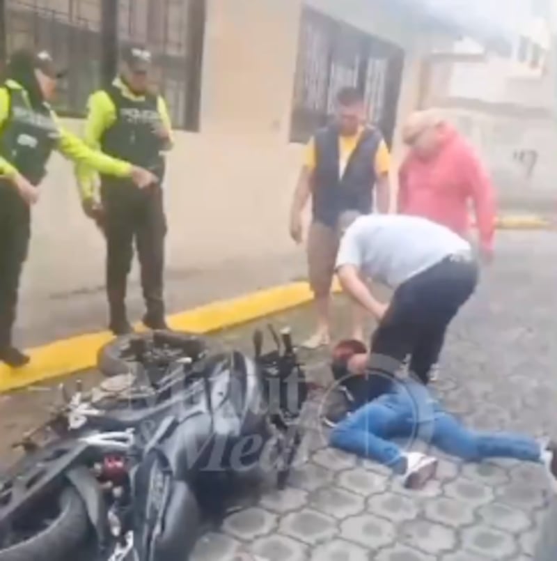 Presunto delincuente fue atropellado y luego linchado tras intento de robo al sur de Quito - Fuente: Video de X