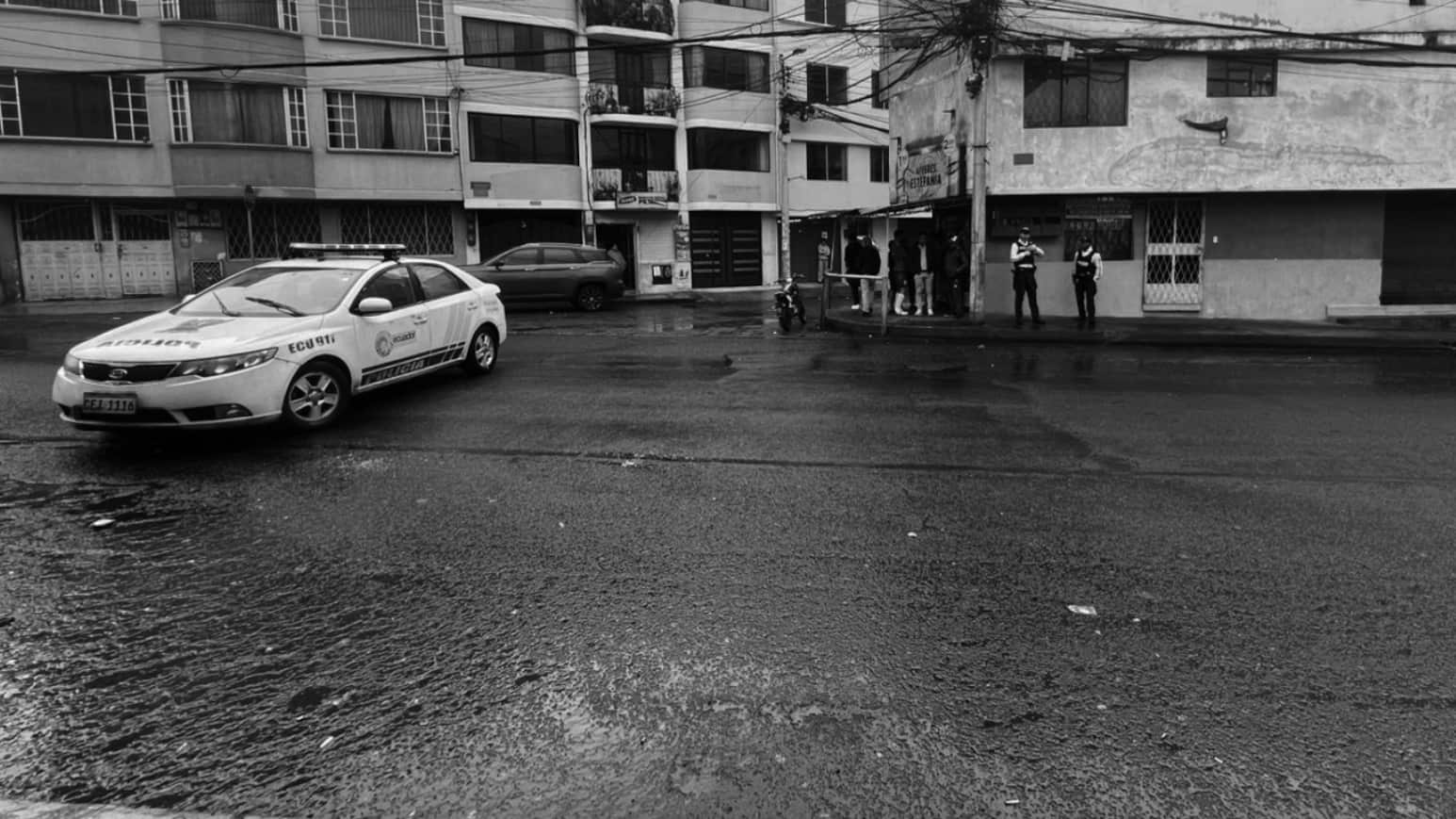 Un menor pierde la vida tras ataque armado en lavadora de autos, al sur de Quito