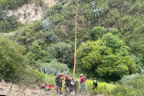 Hombre se arrojó a una quebrada de 60 metros para huir de un secuestro en el norte de Quito