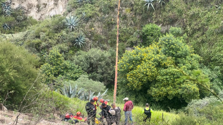 Hombre se arrojó a una quebrada de 60 metros para huir de un seucestro en el norte de Quito