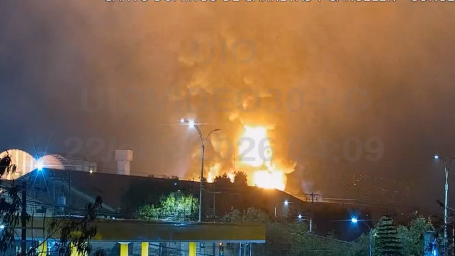 Las impactantes imágenes del incendio en fábrica de perfumes en Quito