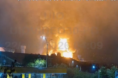 Las impactantes imágenes del incendio en fábrica de perfumes en Quito