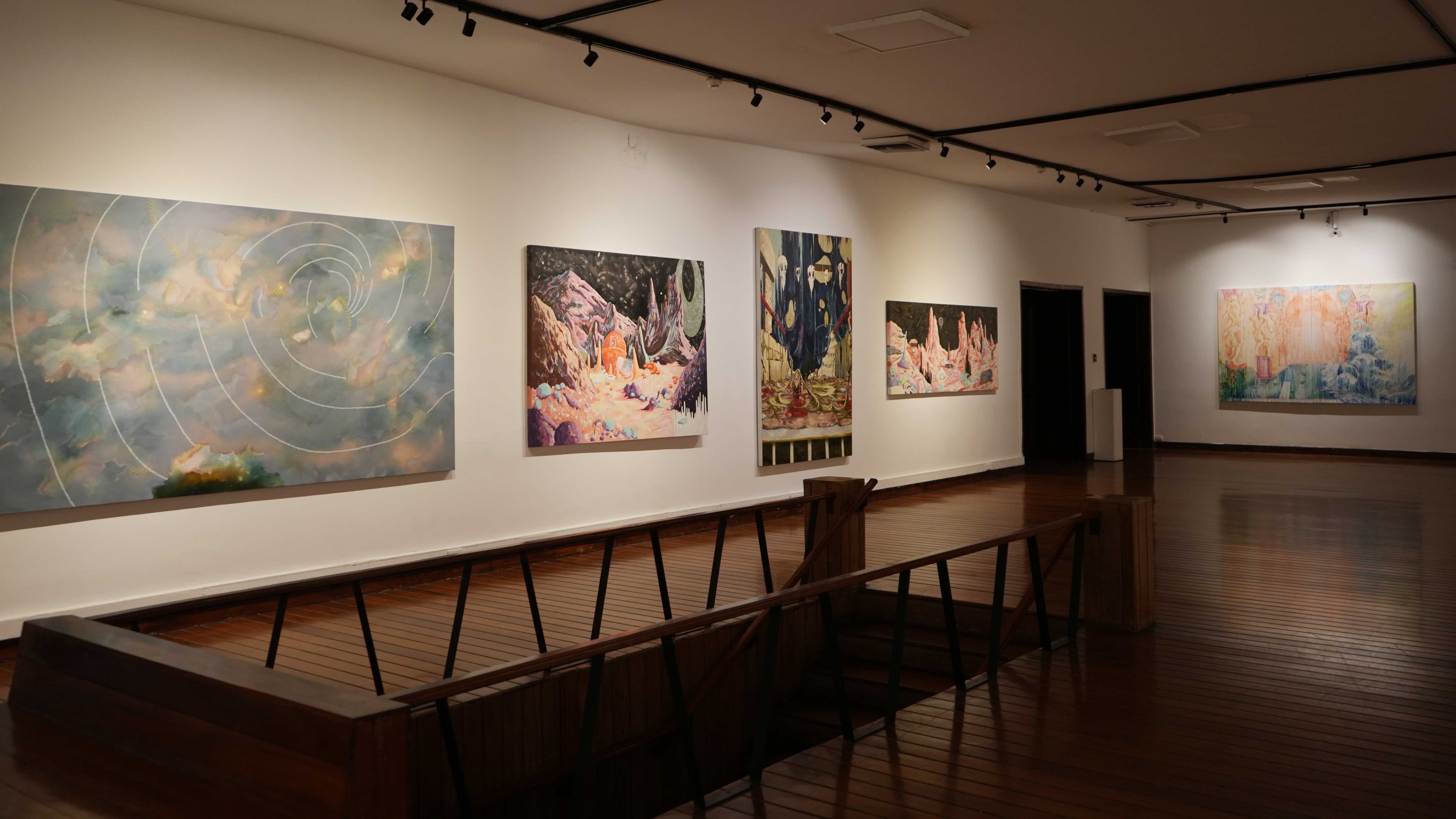 La muestra colectiva reúne a ocho artistas ecuatorianos y propone una nueva mirada sobre el territorio a través de una experiencia sensorial y conceptual