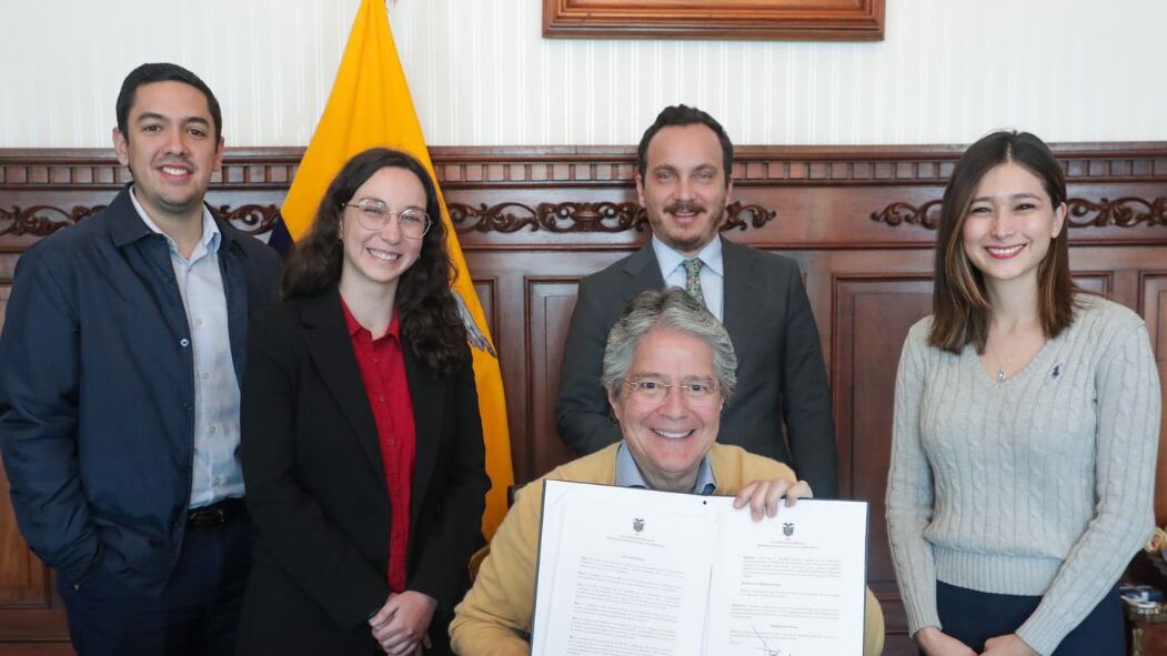 Lasso firmó el Decreto Ejecutivo para la Consulta Popular