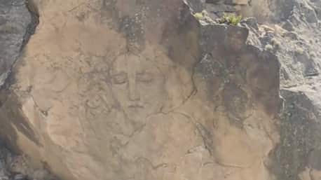 Misteriosa imagen en piedra