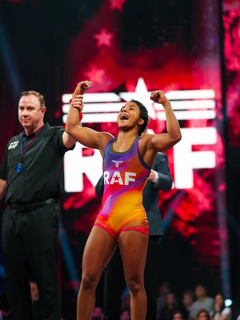 La “tigra” Lucía Yépez cada vez más cerca de la UFC, triunfó en RAF