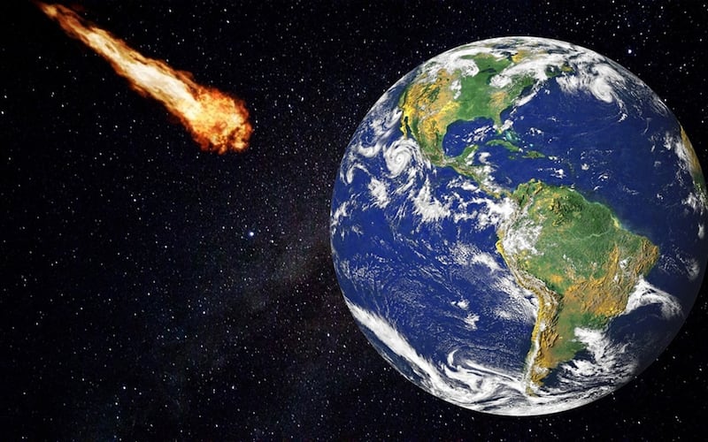 Asteroide dirigiénsose a la Tierra - Foto Pixabay