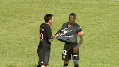 La entrada de Jhegson Méndez que enojó a Messi