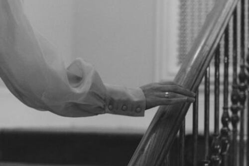 Mujer murió al caer de las escaleras y su pareja reportó el caso 3 días después