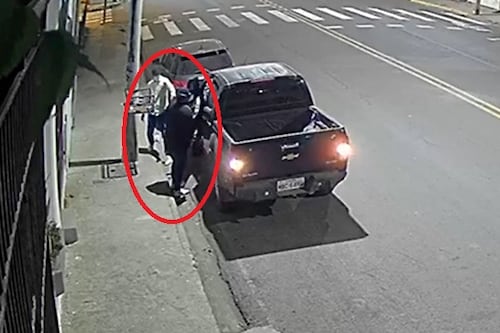 Ladrones se roban una camioneta en tres minutos: ¡No hicieron ningún ruido!
