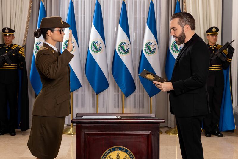 El Gobierno de El Salvador busca reforzar la disciplina en escuelas públicas con medidas obligatorias