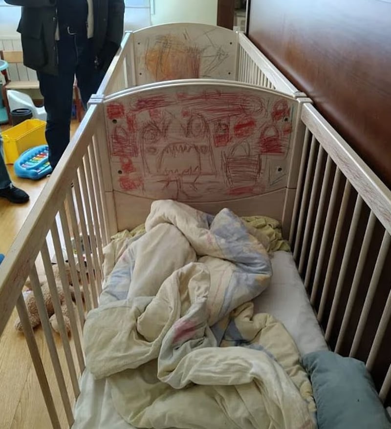 Padres encerraron a sus hijos durante cuatro años por miedo al Covid-19 y fueron condenados - Fuente: Fotos de la web