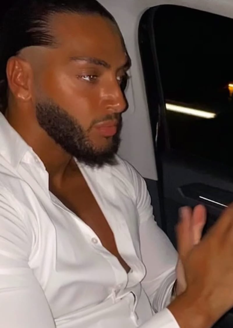Amine Mojito, influencer de TikTok, fue condenado en París a 12 meses de prisión por grabarse atacando a transeúntes con jeringa.