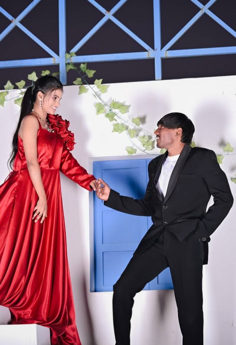 El hombre considerado más guapo de la India se casó con su mejor amiga de la infancia