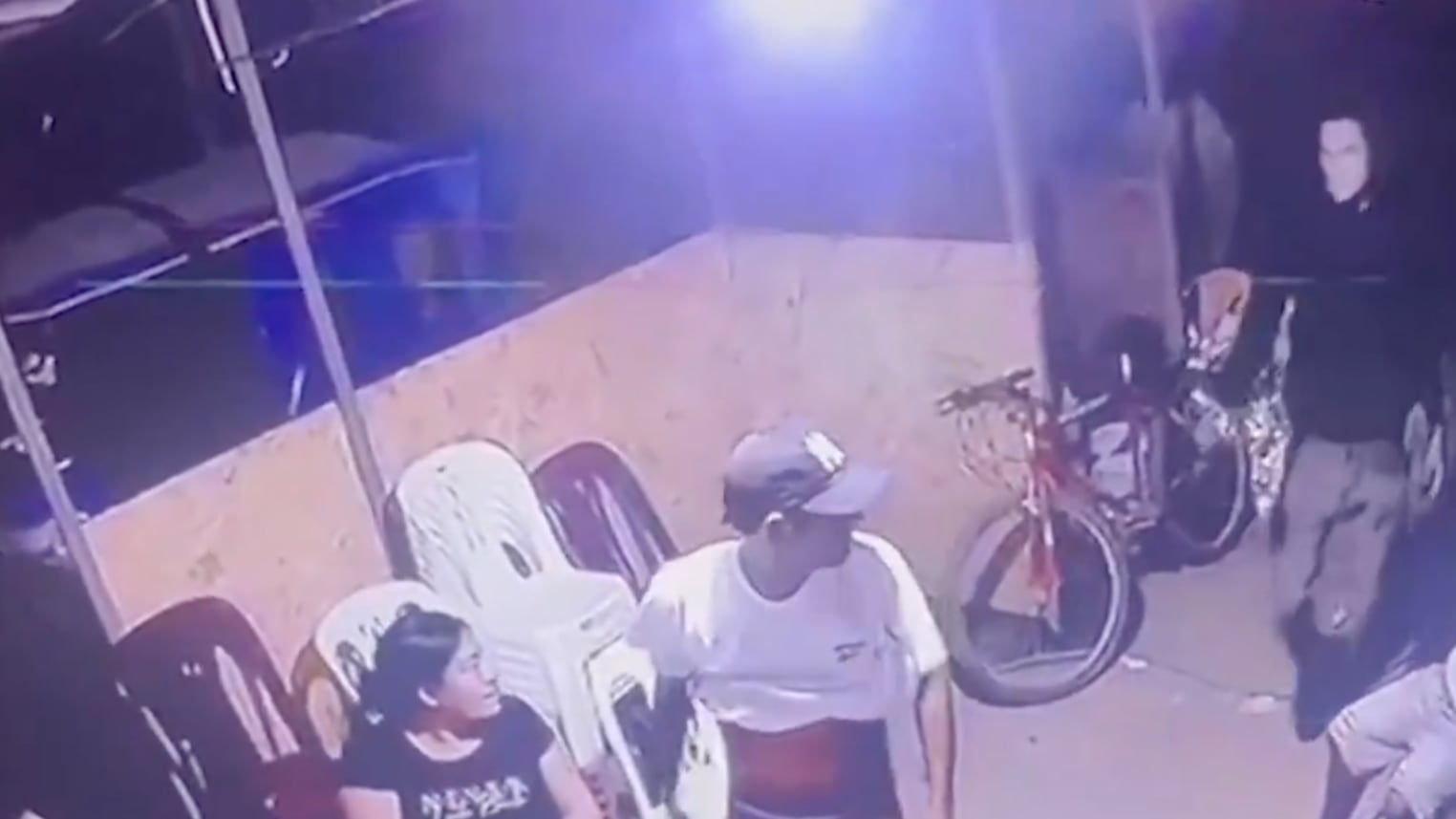 Sicario llega como invitado a una fiesta y asesina a un hombre de 22 balazos frente a su familia