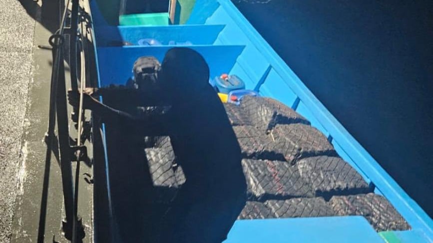 Operativo policial en altamar incautó 1,5 toneladas de droga y dejó dos detenidos en Manta - Fuente:@JohnReimberg