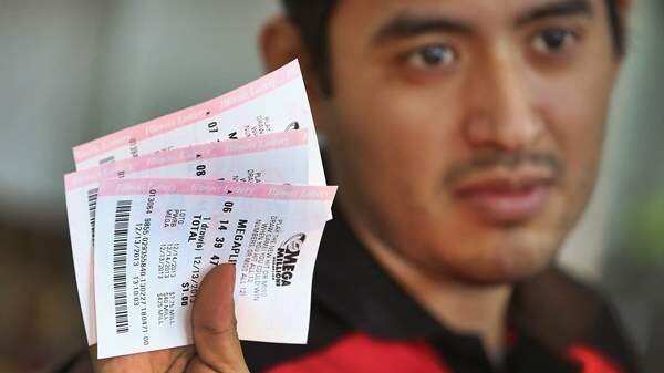 Pozo del Mega Millions del viernes supera los $400 millones