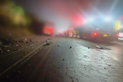 Accidente en Carnaval: tráiler y bus interprovincial chocaron en la vía a Papallacta