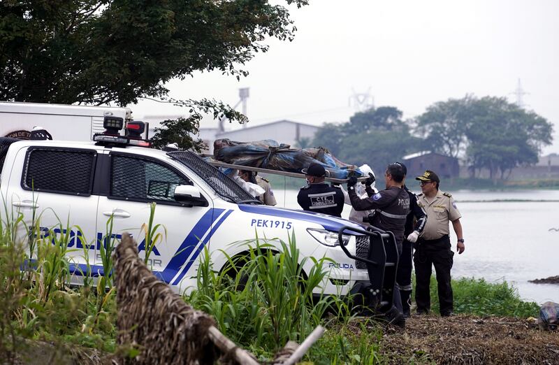 Familiares de los ocho jóvenes desaparecidos en Milagro esperan resultados oficiales tras hallazgo de cuerpos en vía Jujan-Babahoyo