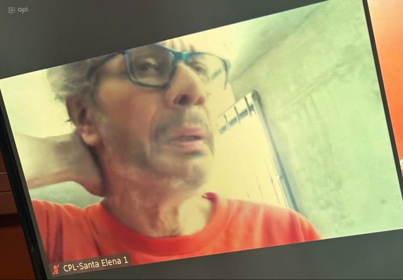 Santa Elena, viernes 26 de diciembre del 2025 
Jorge Glas, ex vicepresidente del Ecuador, comparece desde la cárcel de El Encuentro, durante la audiencia de habeas corpus.
 Fotos:/API