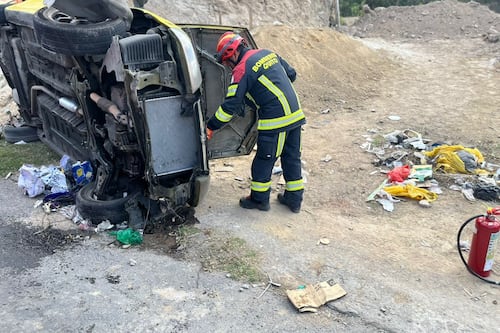Quito: Taxi se volcó en la avenida Simón Bolívar dejando cinco heridos