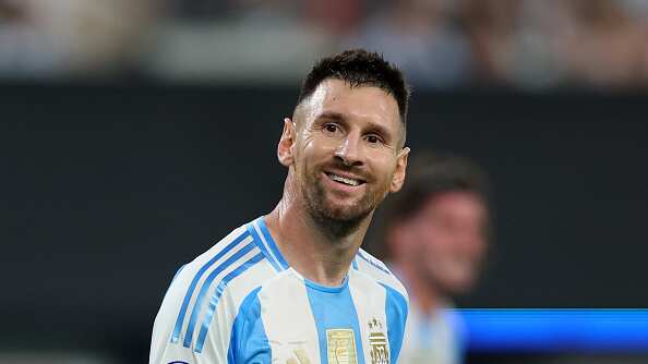 Lionel Messi es retado por Logan