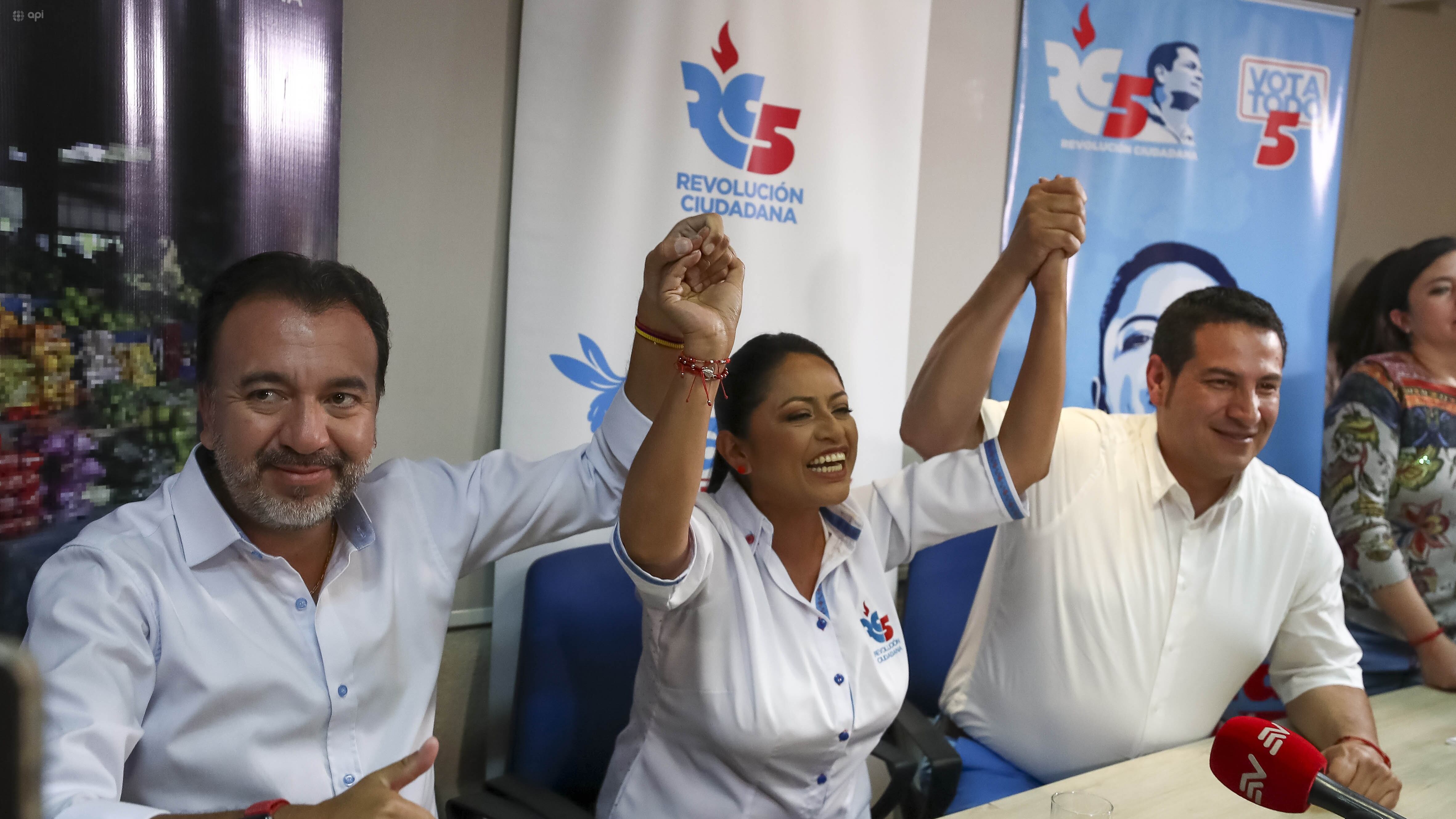 Los candidatos Paola Pabón y Pabel Muñoz