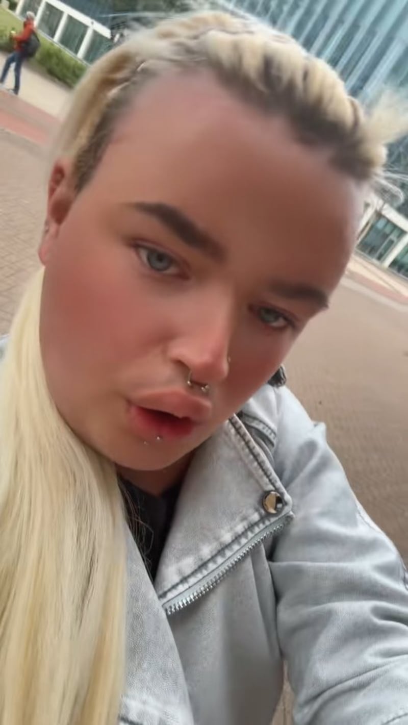 Iara Watkin, de 21 años, fue declarado culpable en Inglaterra por agresión sexual al ocultar su sexo biológico durante encuentros íntimos.