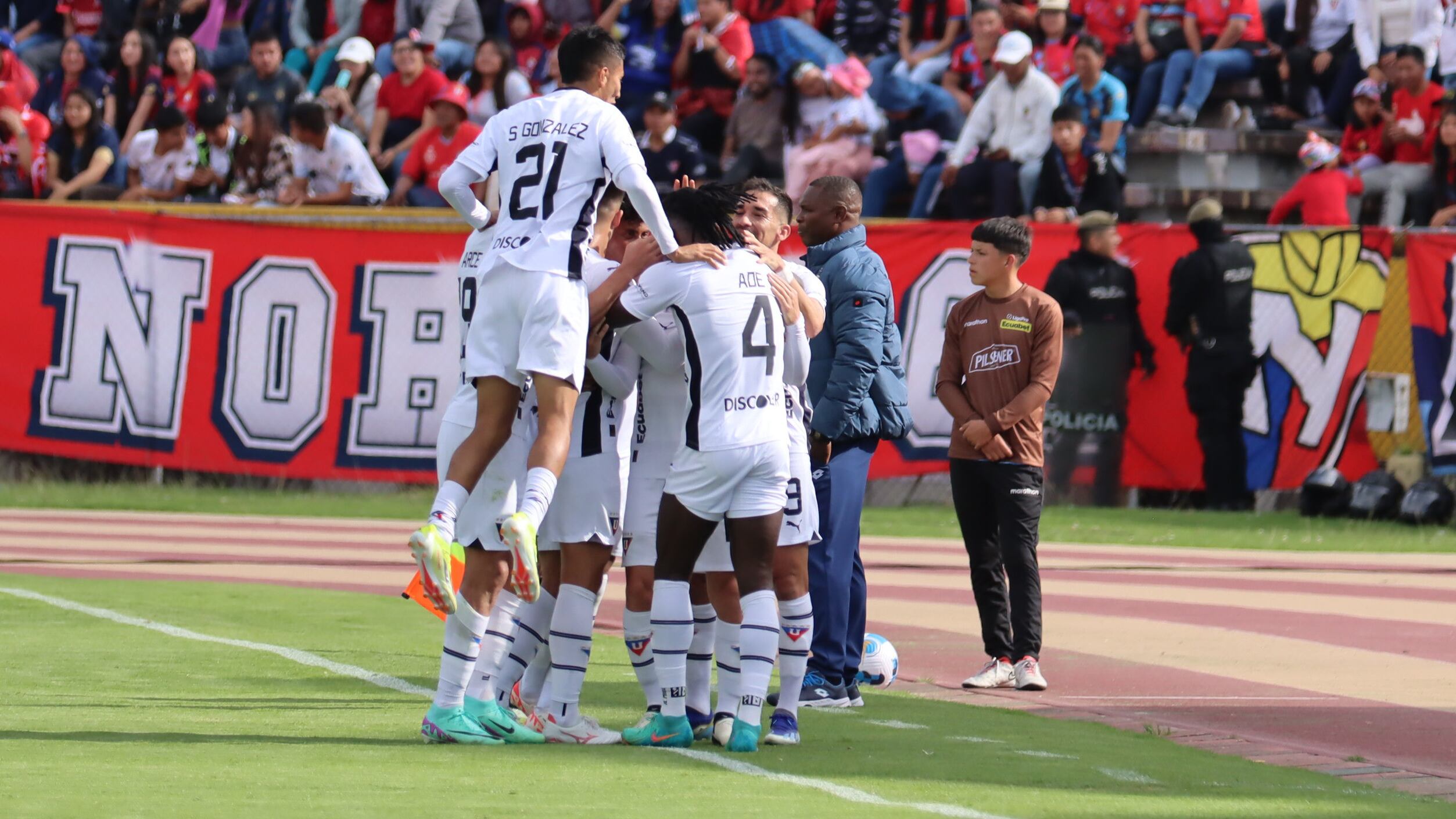 Liga de Quito festeja su gol ante El Nacional