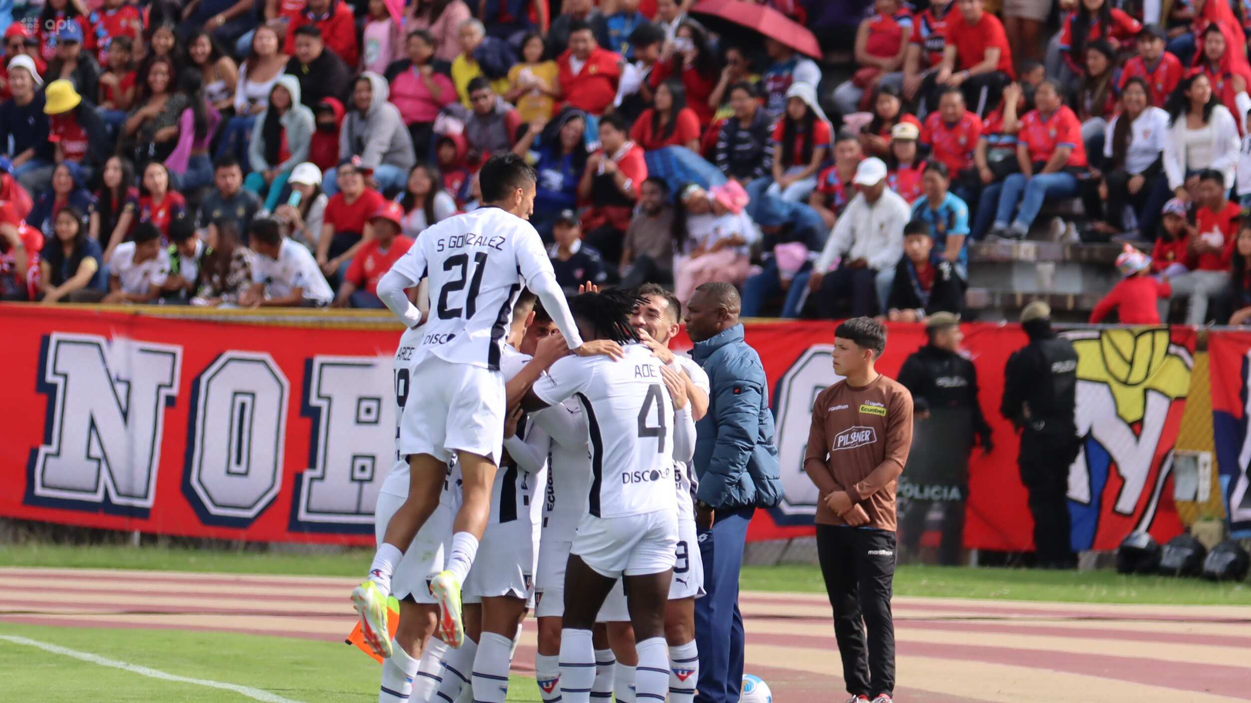 Liga de Quito festeja su gol ante El Nacional