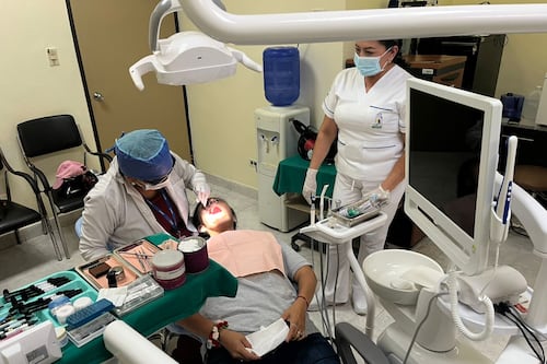 Gobierno del presidente Noboa fortalece el área odontológica del Hospital del Día Santo Domingo con nuevo equipamiento