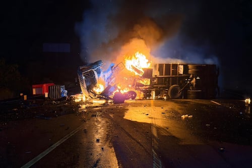 Tragedia en Santa Elena: 10 personas murieron tras choque entre un camión y una camioneta