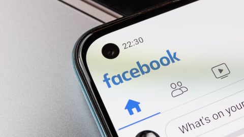 Homsbre transmite en vivo por Facebook antes de ser abatido por el FBI.